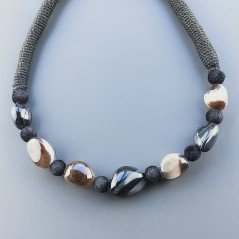 Collana girocollo di seta indiana nera con sassi agata striata nera liscia