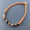 Collana girocollo di seta indiana arancione con sassi agata striata nera liscia