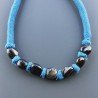 Collana girocollo di seta indiana turchese con sassi agata nera striata liscia