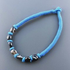 Collana girocollo di seta indiana turchese con sassi agata nera striata liscia