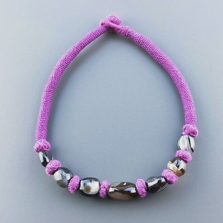 Collana girocollo di seta indiana viola con sassi agata nera striata liscia