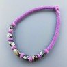 Collana girocollo di seta indiana viola con sassi agata nera striata liscia