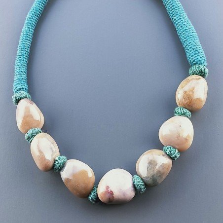 Collana girocollo di seta indiana verde con sassi agata misti