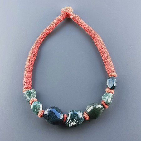 Collana girocollo di seta indiana rossa con sassi agata muschiata