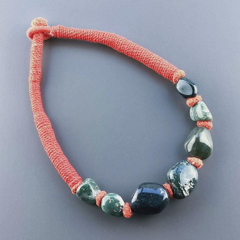 Collana girocollo di seta indiana rossa con sassi agata muschiata