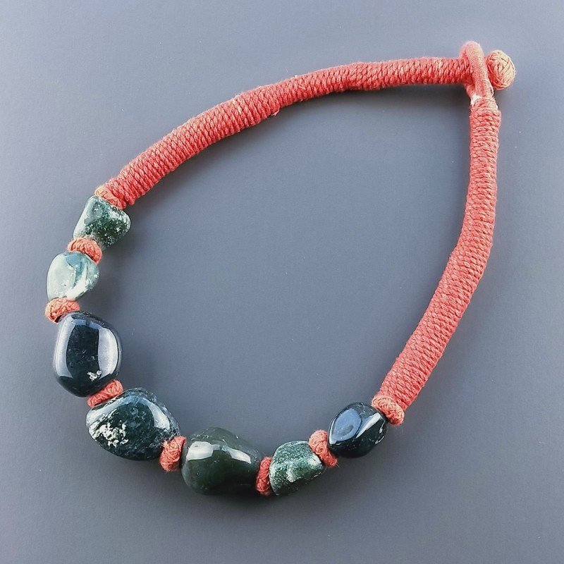 Collana girocollo di seta indiana rossa con sassi agata muschiata