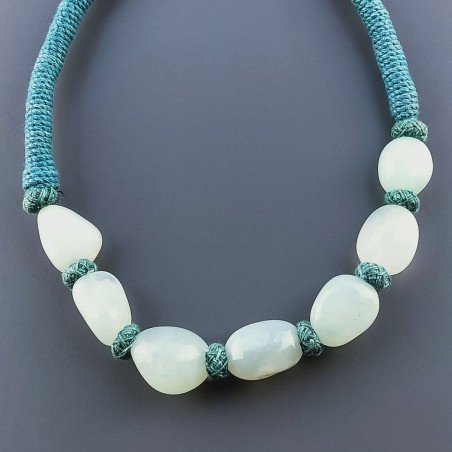 Collana girocollo di seta indiana verde con sassi calcidonia verdeacqua liscia