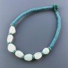 Collana girocollo di seta indiana verde con sassi calcidonia verdeacqua liscia