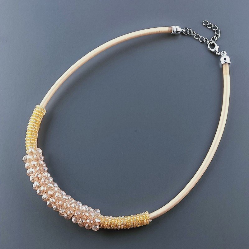Collana girocollo cannuccia beige con cristallo dorato rondelle sfac