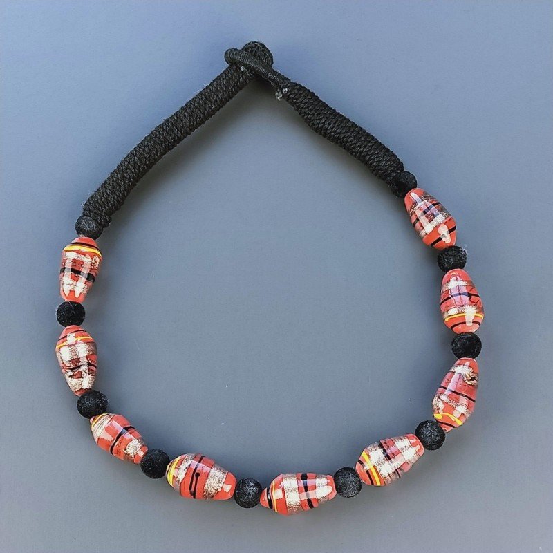 Collana girocollo di seta indiana nera con vetro di murano mattone lavorato gocce liscio Collana girocollo di seta indiana nera con vetro di murano mattone lavorato gocce liscio