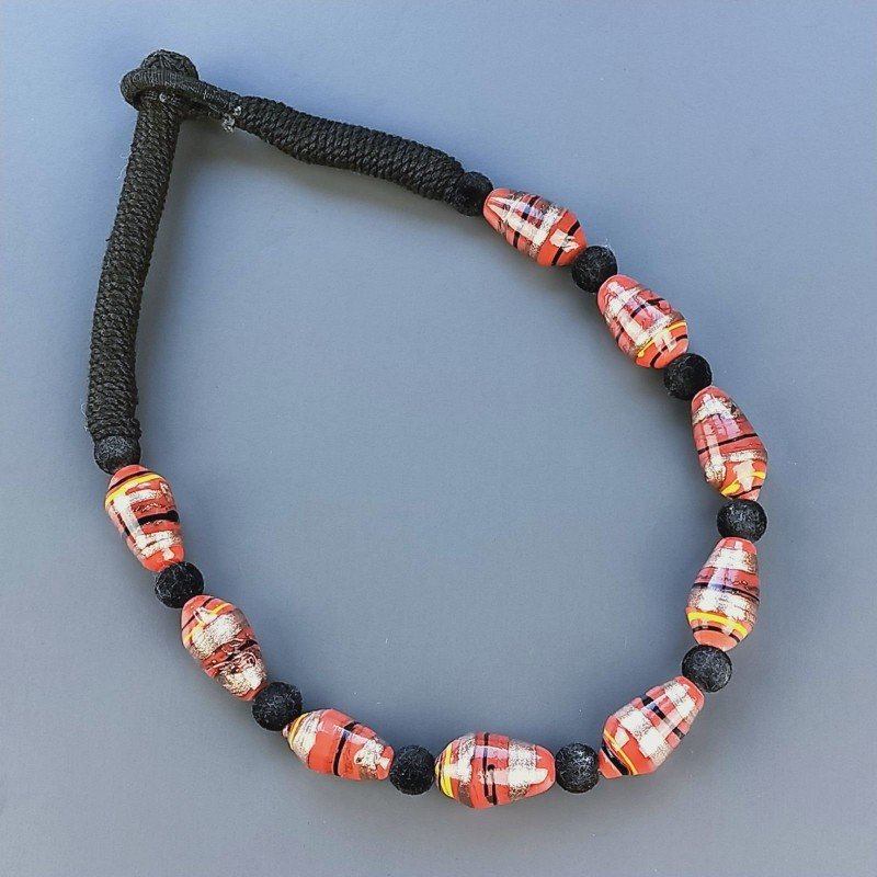 Collana girocollo di seta indiana nera con vetro di murano mattone lavorato gocce liscio Collana girocollo di seta indiana nera con vetro di murano mattone lavorato gocce liscio