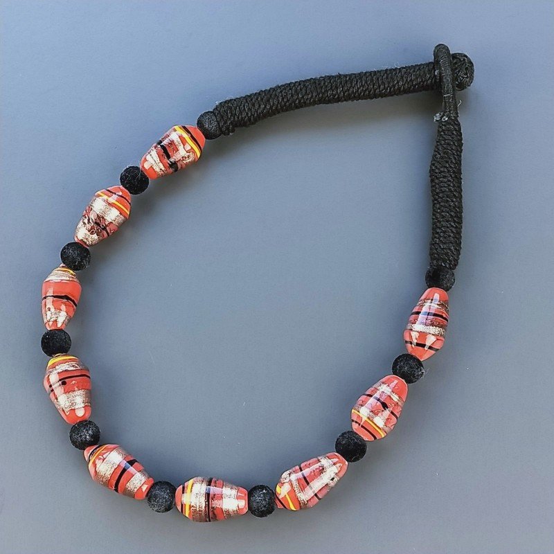 Collana girocollo di seta indiana nera con vetro di murano mattone lavorato gocce liscio Collana girocollo di seta indiana nera con vetro di murano mattone lavorato gocce liscio