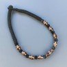 Collana girocollo di seta indiana nera con vetro di murano uovo ambrato lavorato