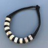 Collana girocollo di seta indiana con osso con decorazioni a spirale