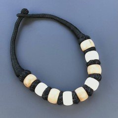 Collana girocollo di seta indiana con osso multicolore