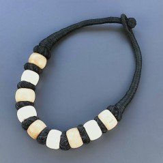 Collana girocollo di seta indiana con osso multicolore