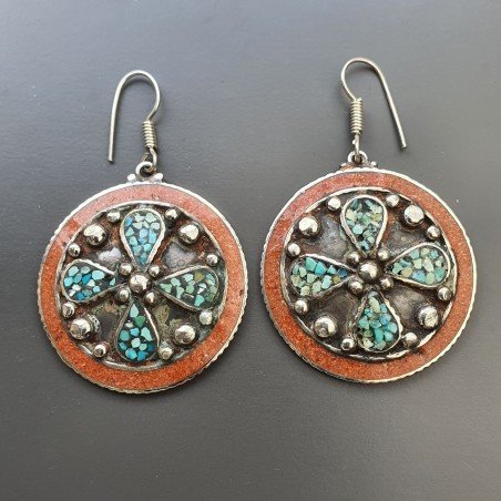 Orecchini tibetano in arte etnica simbolica con colori tradizionali