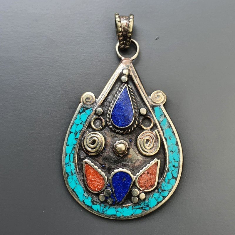 Ciondolo in Ottone Argentato Stile Etnico Simbolico Tibetano con Colori Tradizionali 1pz