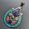 Ciondolo in Ottone Argentato Stile Etnico Simbolico Tibetano con Colori Tradizionali 1pz