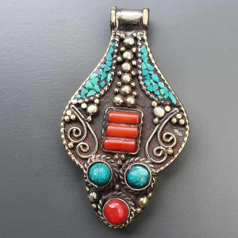 Ciondolo in Ottone Argentato Stile Etnico Simbolico Tibetano con Colori Tradizionali 1pz