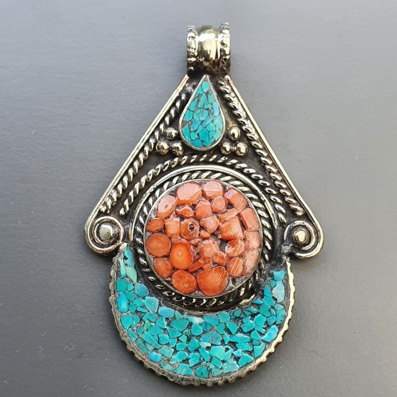 Ciondolo in Ottone Argentato Stile Etnico Simbolico Tibetano con Colori Tradizionali 1pz