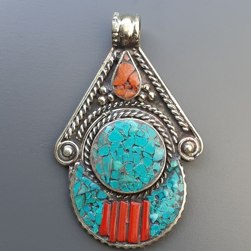 Ciondolo in Ottone Argentato Stile Etnico Simbolico Tibetano con Colori Tradizionali 1pz