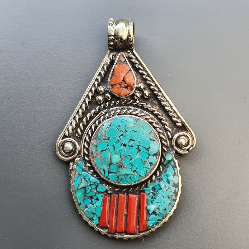 Ciondolo in Ottone Argentato Stile Etnico Simbolico Tibetano con Colori Tradizionali 1pz