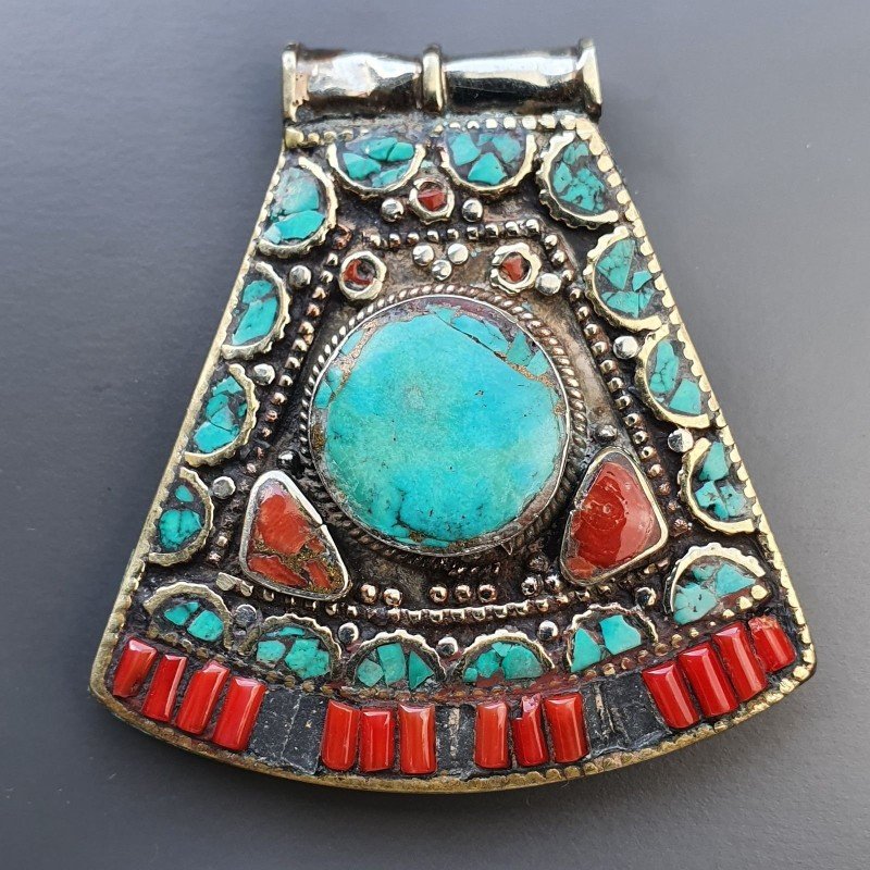 Ciondolo in Ottone Argentato Stile Etnico Simbolico Tibetano con Colori Tradizionali 1pz