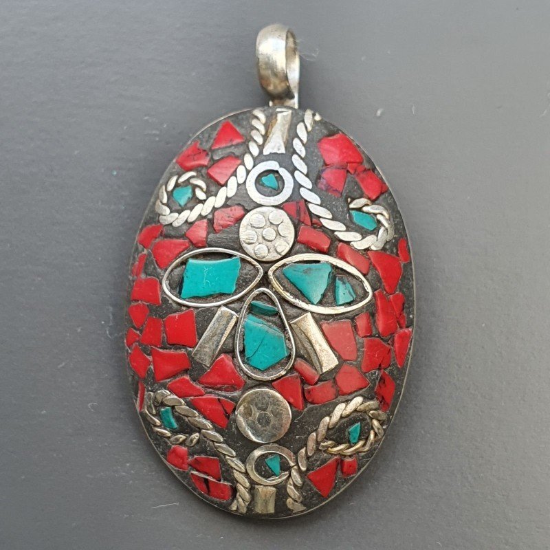 Ciondolo in Ottone Argentato Stile Etnico Simbolico Tibetano con Colori Tradizionali 1pz