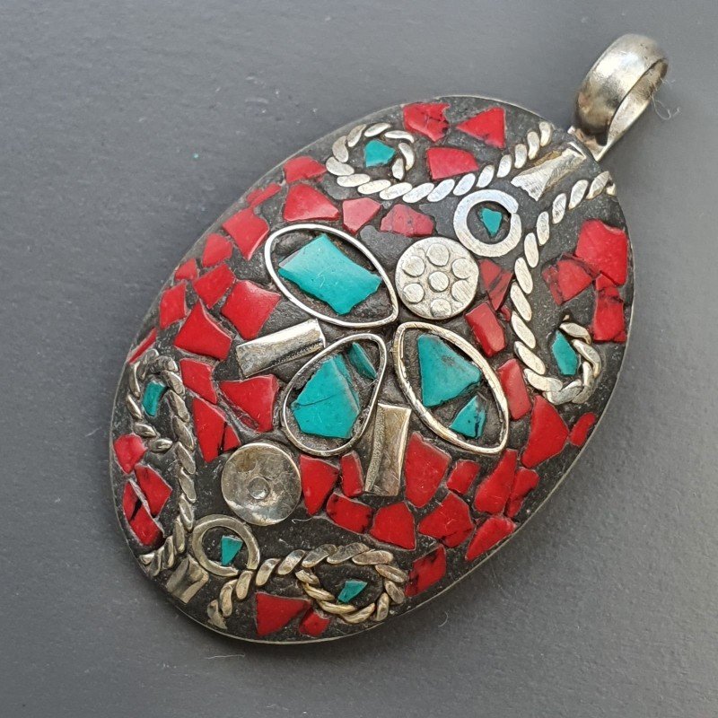 Ciondolo in Ottone Argentato Stile Etnico Simbolico Tibetano con Colori Tradizionali 1pz