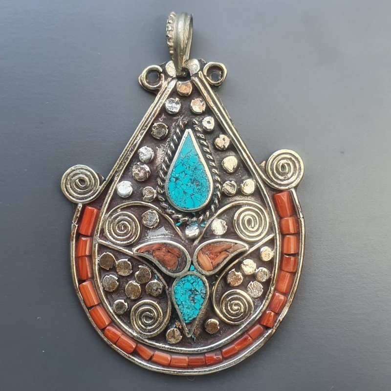 Ciondolo in Ottone Argentato Stile Etnico Simbolico Tibetano con Colori Tradizionali 1pz
