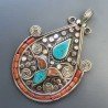 Ciondolo in Ottone Argentato Stile Etnico Simbolico Tibetano con Colori Tradizionali 1pz