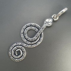 Ciondolo in Ottone Argentato a Forma di Serpente Lavoro Inciso Stile Etnico 20x53mm Mod. B8 1pz