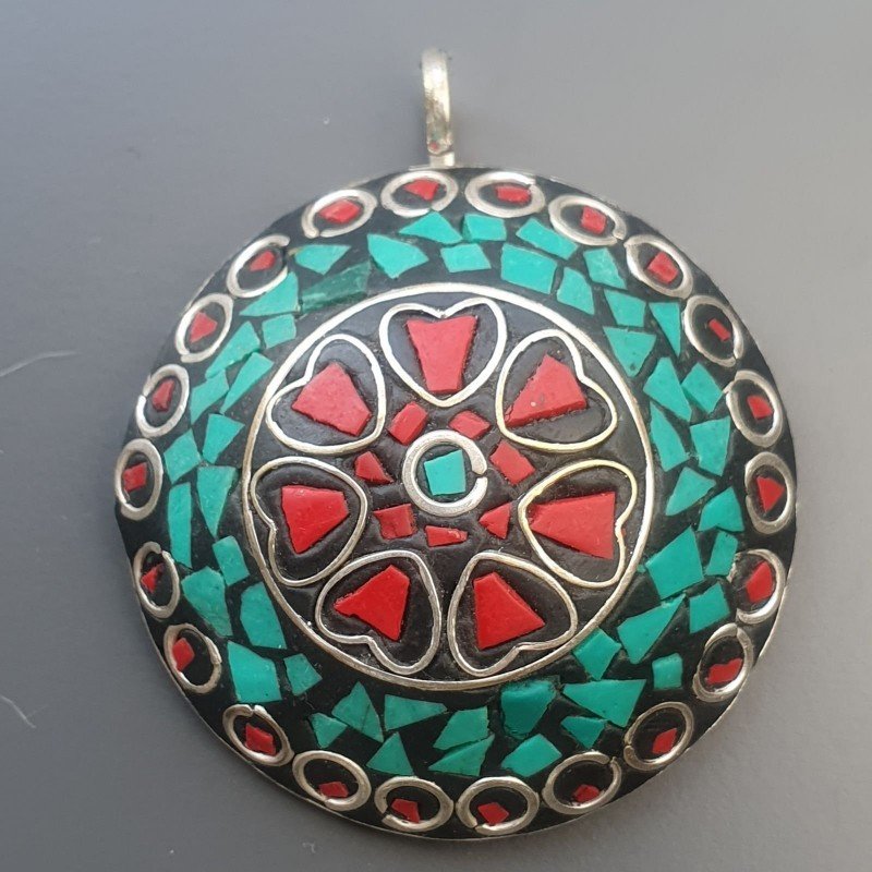 Ciondolo in Ottone Argentato Stile Etnico Simbolico Tibetano con Colori Tradizionali 1pz