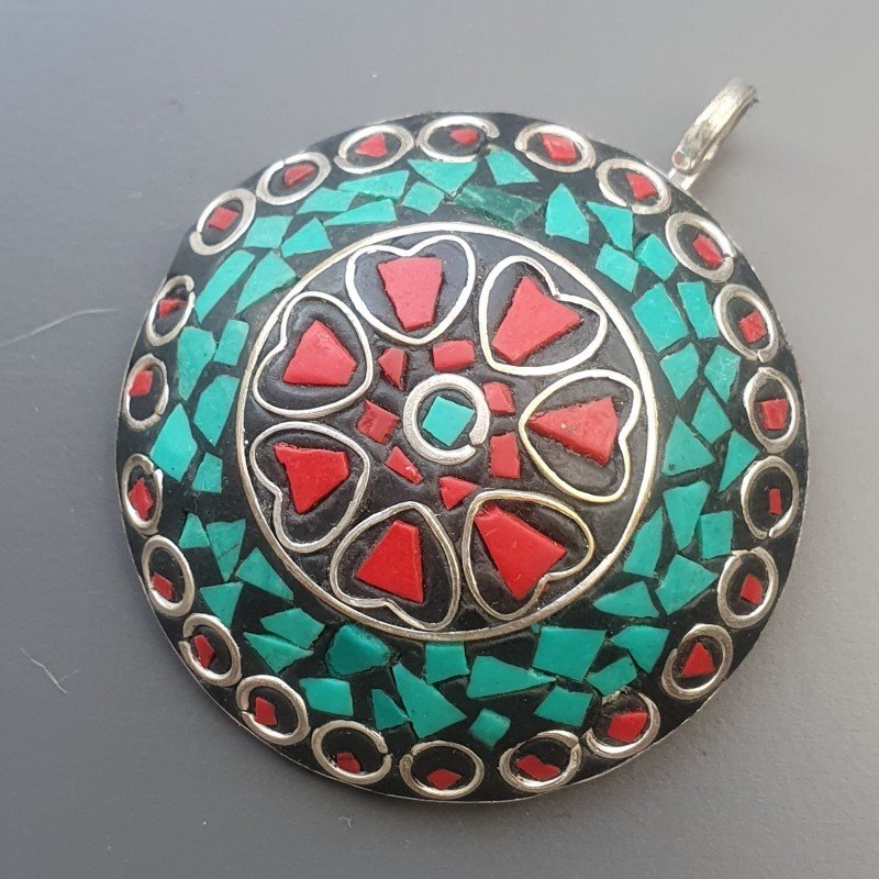 Ciondolo in Ottone Argentato Stile Etnico Simbolico Tibetano con Colori Tradizionali 1pz