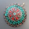 Ciondolo in Ottone Argentato Stile Etnico Simbolico Tibetano con Colori Tradizionali 1pz