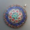 Ciondolo in Ottone Argentato Stile Etnico Simbolico Tibetano con Colori Tradizionali 1pz