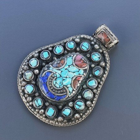 Ciondolo in Ottone Argentato Stile Etnico Simbolico Tibetano con Colori Tradizionali 1pz