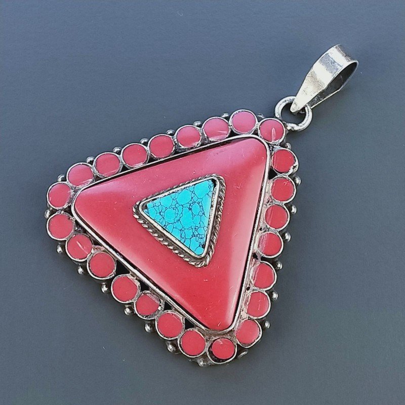 Ciondolo in Ottone Argentato Stile Etnico Simbolico Tibetano con Colori Tradizionali 1pz
