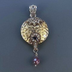 Ciondolo in Ottone Argentato - Dorato Nepalese Con Goccia di Radici di Rubino Lavoro Stile Etnico 1pz