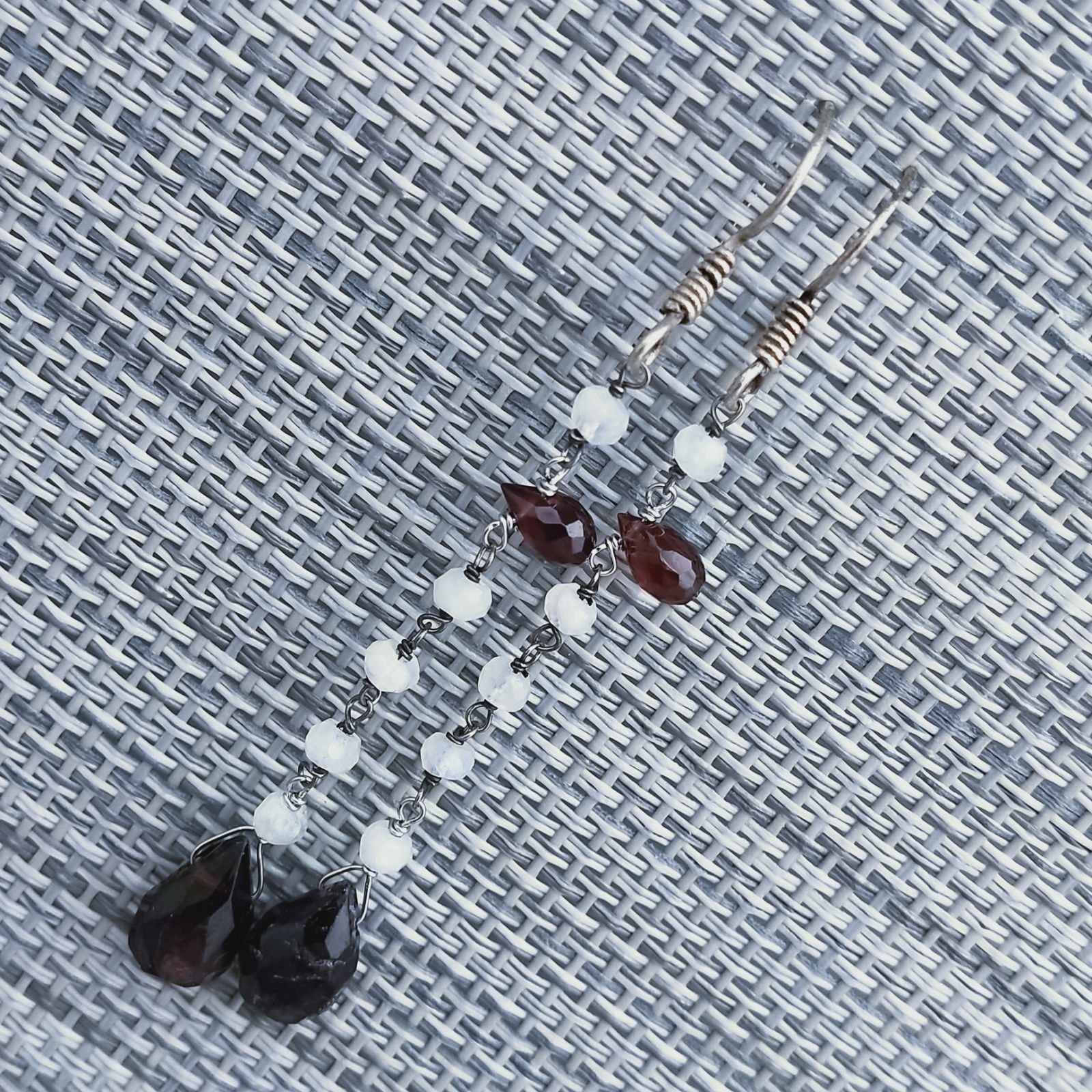 Orecchini A Nodo Orafo Argentato Con Pietra Di Luna Rondelle E Granato Rosso Gocce Sfaccettate A Mano