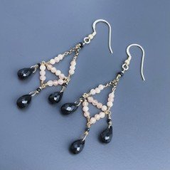 Orecchini Chandelier Con Catena Dorato,Pietra Di Sole E Spinello Nero Gocce Tondo Sfaccettate A Mano