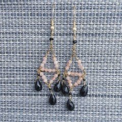Orecchini Chandelier Con Catena Dorato,Pietra Di Sole E Spinello Nero Gocce Tondo Sfaccettate A Mano