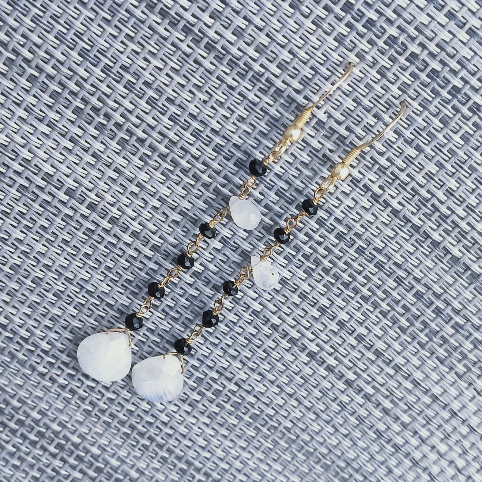 Orecchini A Nodo Orafo Dorato Con Spinello Nero Rondelle E Pietra Di Luna Gocce Sfaccettate A Mano