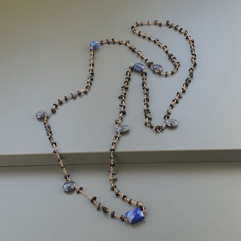 Collana A Nodo Orafo Rosato Con Onice Nera E Lapis Lazuli Collana A Nodo Orafo Rosato Con Onice Nera E Lapis Lazuli