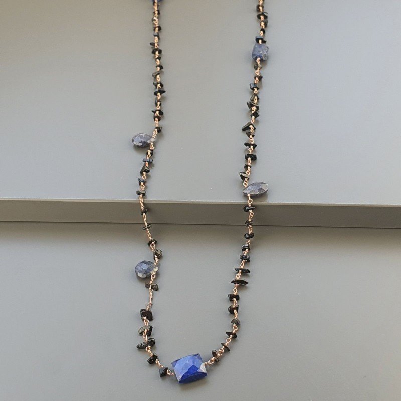 Collana A Nodo Orafo Rosato Con Onice Nera E Lapis Lazuli Collana A Nodo Orafo Rosato Con Onice Nera E Lapis Lazuli
