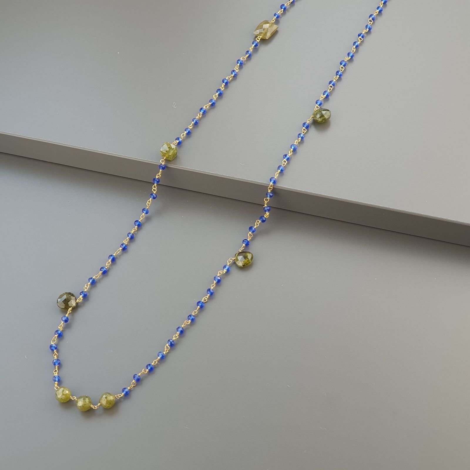 Collana A Nodo Orafo Dorato Con Cristallo Blu E Peridoto