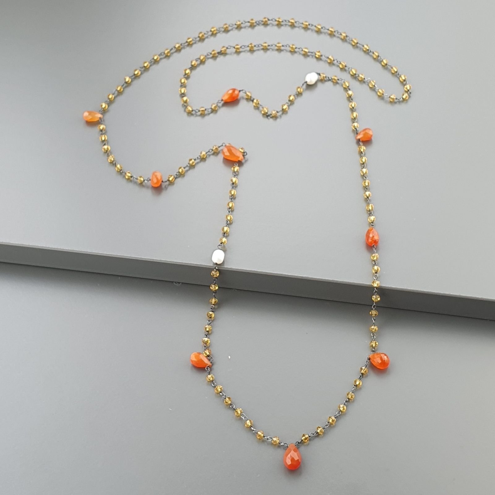 Collana A Nodo Orafo Brunito Con Cristallo Giallo Corniola E Perle Di Fiume