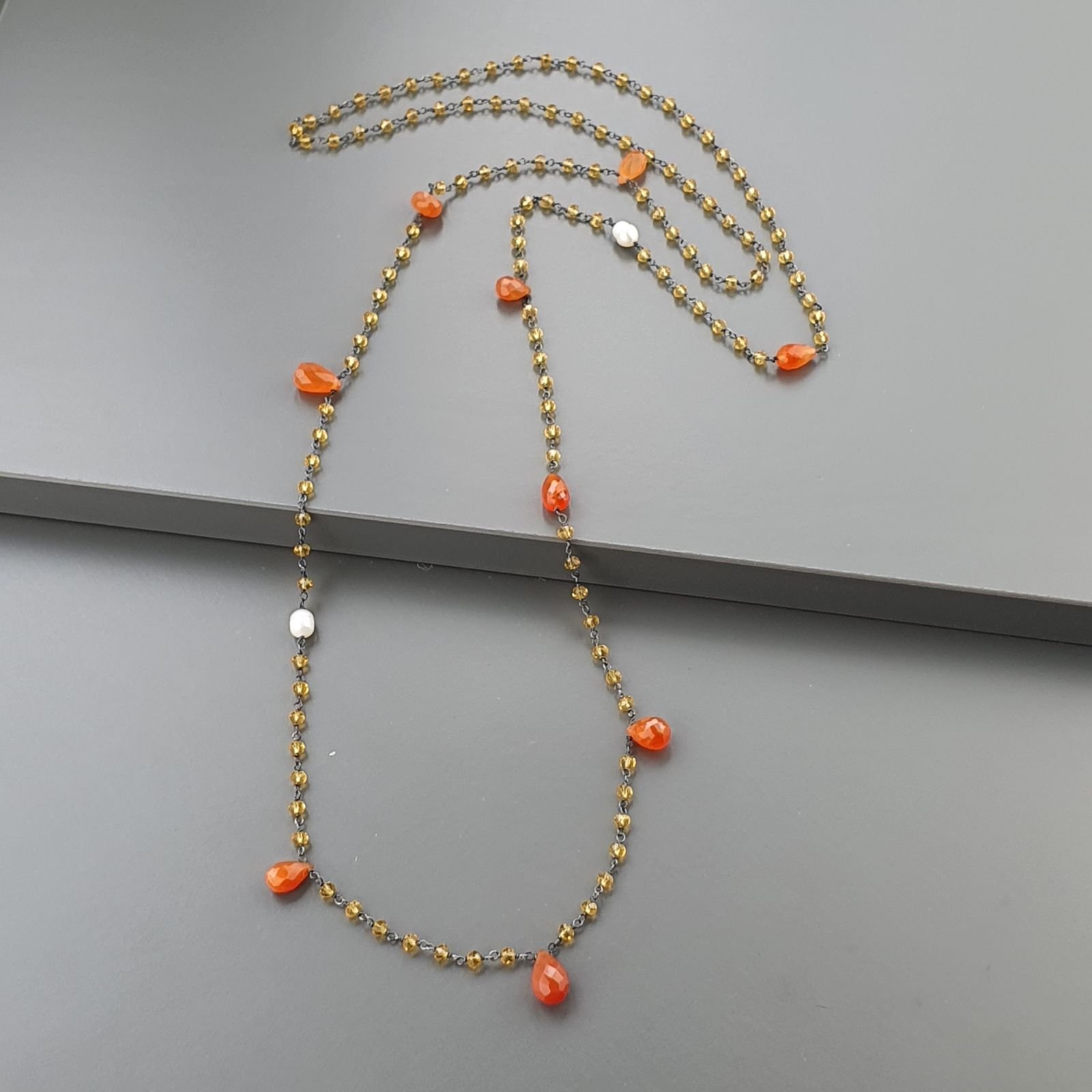Collana A Nodo Orafo Brunito Con Cristallo Giallo Corniola E Perle Di Fiume