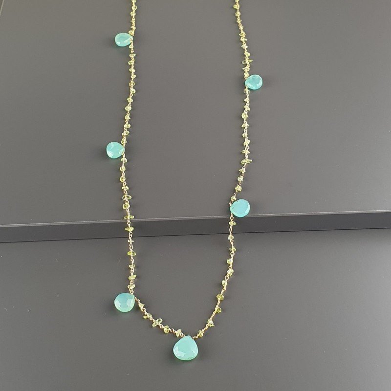 Collana A Nodo Orafo Dorato Con Peridoto E Calcedonio Collana A Nodo Orafo Dorato Con Peridoto E Calcedonio